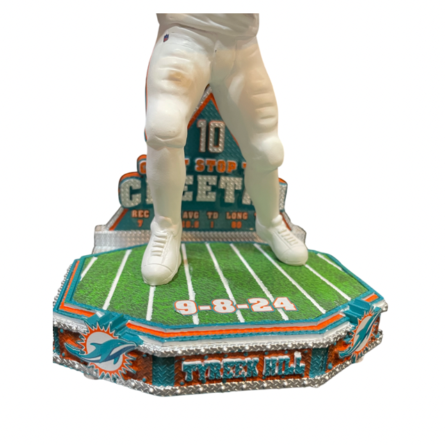 Miami Dolphins FOCO Tyreek Hill Game Breaker Bobblehead