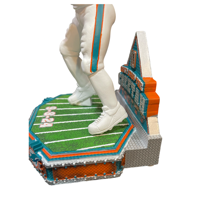 Miami Dolphins FOCO Tyreek Hill Game Breaker Bobblehead