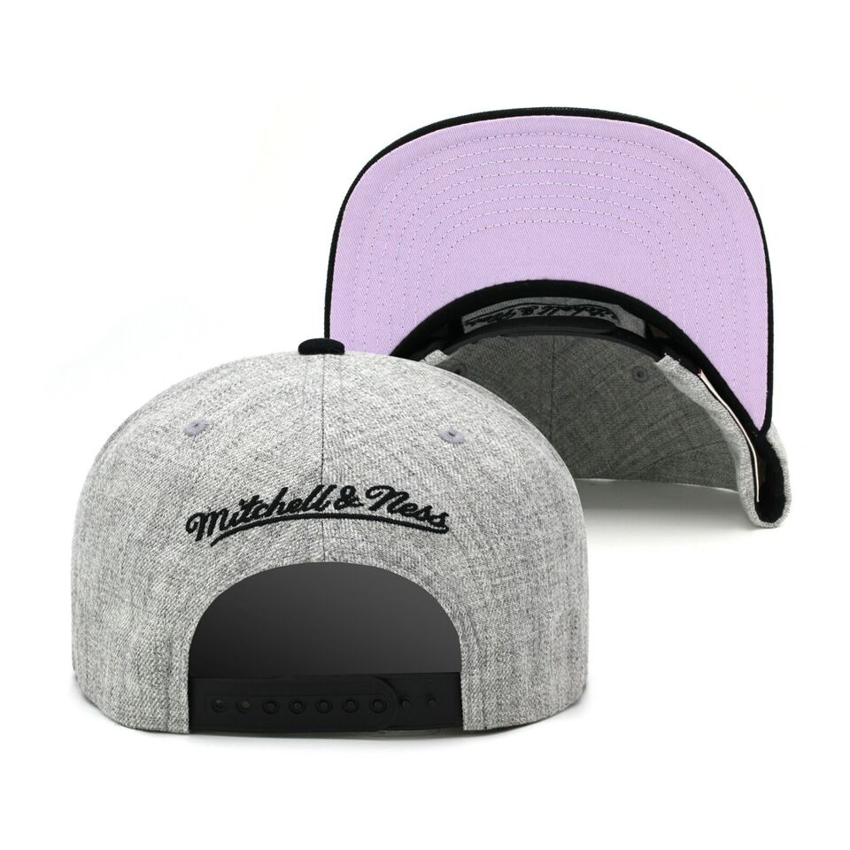 Chicago Bulls Mitchell & Ness Heather Under Pop Snapback Hat