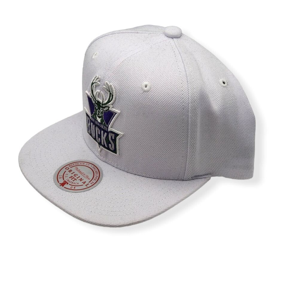 Milwaukee Bucks Mitchell & Ness Core Basic Snapback Hat - White