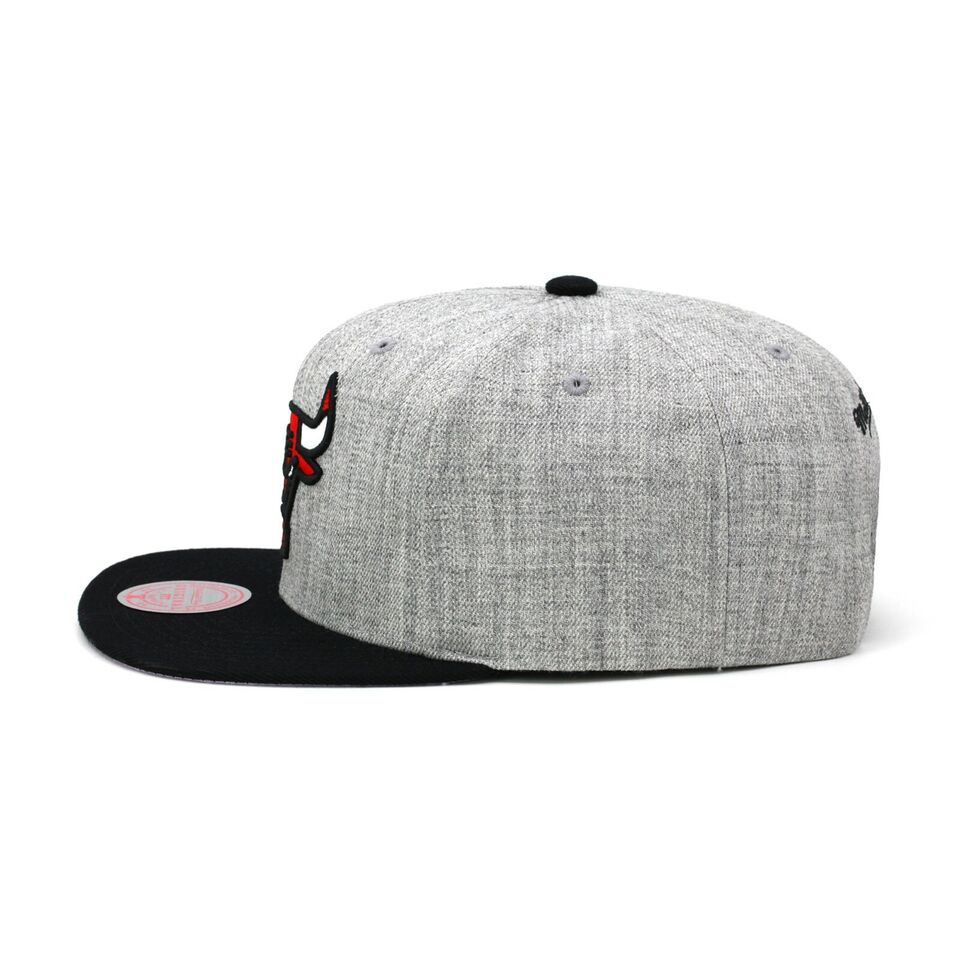 Chicago Bulls Mitchell & Ness Heather Under Pop Snapback Hat