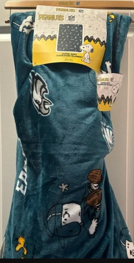 Philadlephia Eagles  66'x95" Peanuts OVERSIZED Super Soft Plush Throw