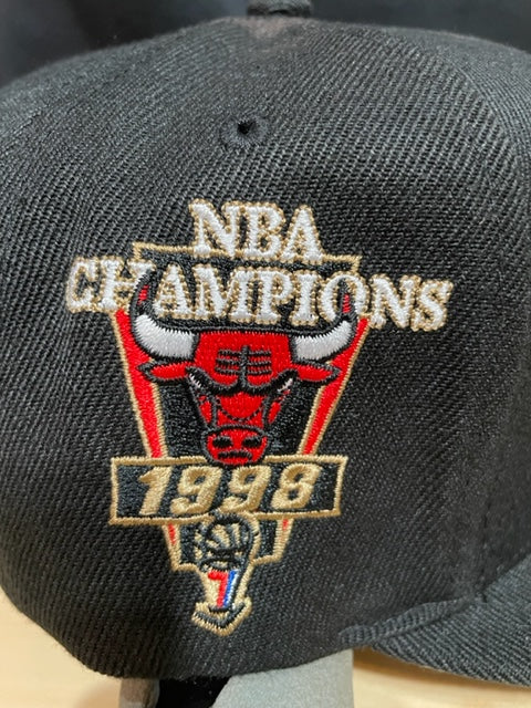 Chicago Bulls Mitchell & Ness NBA 1998 Champ Year Trophy Snapback Hat - Black